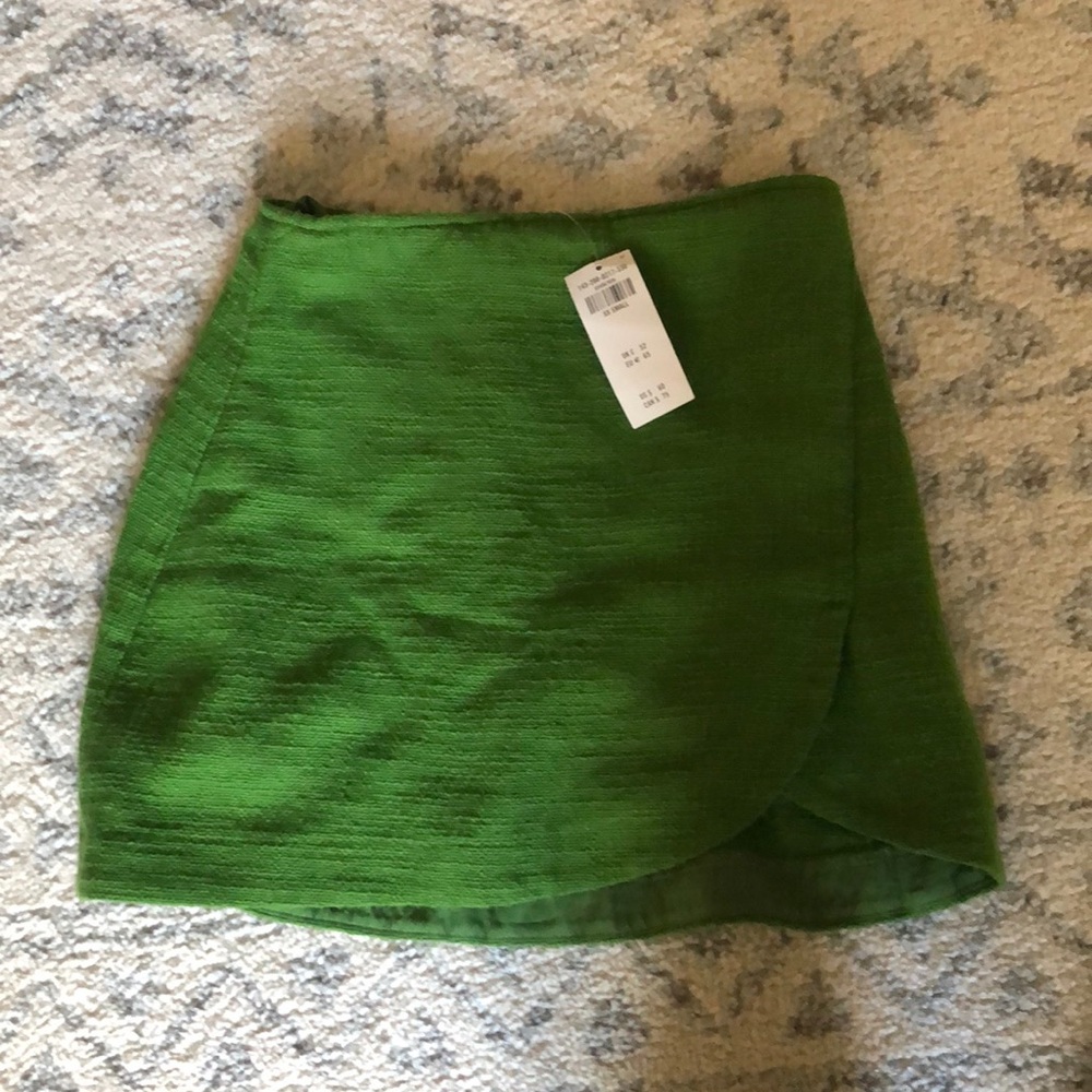 Abercrombie green skirt with built in shorts
